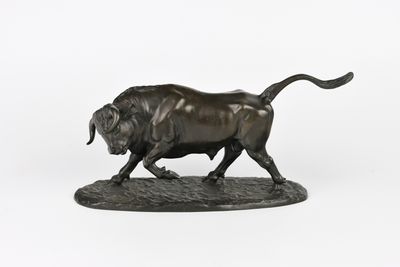 une image représentant une statue en bronze d'un taureau sur fond blanc