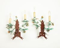 Paire d'appliques à deux lumières en métal peint à décor de … (photo 3)
