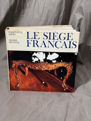 LE SIEGE FRANCAIS par Madeline Jarry, photos de Pierre Devin…