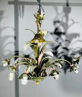 Paire de lustres électrifiés en tôle polychrome à huit bras … (photo 3)