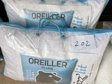 deux sacs d'oreillers Orieller posés sur un parquet