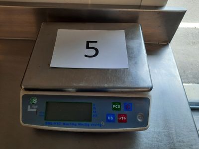 an image of a scale with the number 5 on it