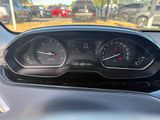 un gros plan du tableau de bord d'une voiture