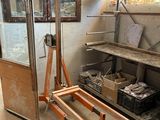 une grande machine installée dans une pièce