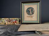 une photo d'une photo représentant une femme à cheval et une photo d'un homme à cheval, posées sur une table