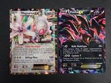 Deux cartes Pokémon sont posées côte à côte sur une table