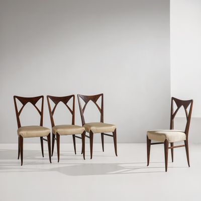 lot de quatre chaises de salle à manger de style « Person »