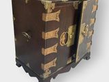 an image of a chest with two doors and a handle