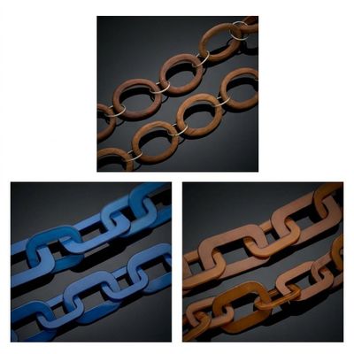quatre images différentes représentant une chaîne composée de maillons de différentes couleurs et tailles