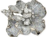une image représentant une broche ornée d'une multitude de diamants