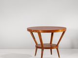 une image d'une petite table avec un plateau en bois
