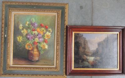deux tableaux accrochés au mur l'un à côté de l'autre
