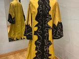 une image représentant un mannequin dans une pièce avec un miroir