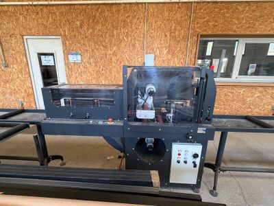 une photo d'une machine installée dans un bâtiment