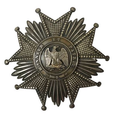 une image représentant un insigne en forme d'étoile orné d'un aigle