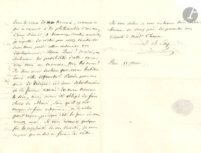 un vieux document sur lequel figure une lettre manuscrite à l'encre noire