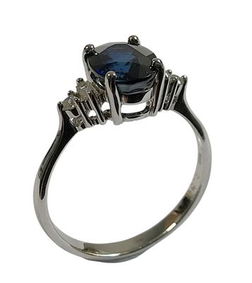 BAGUE en or blanc 750/1000 sertie d'un SAPHIR taille ovale (…