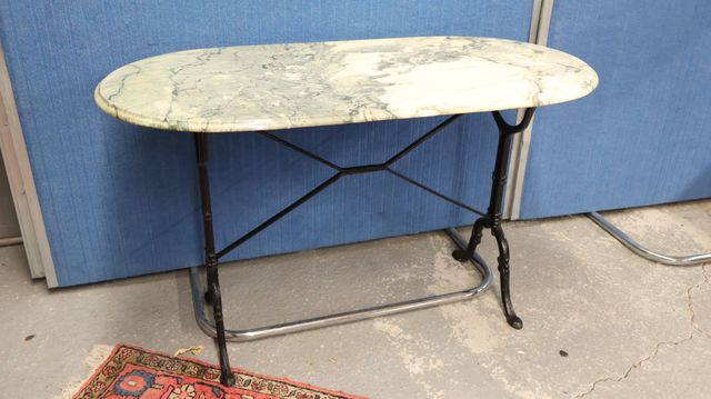 Table bistrot moderne, piètement métal laqué noir, plateau marbre...