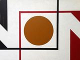 la couverture d'un livre sur laquelle figure l'image d'un cercle orange