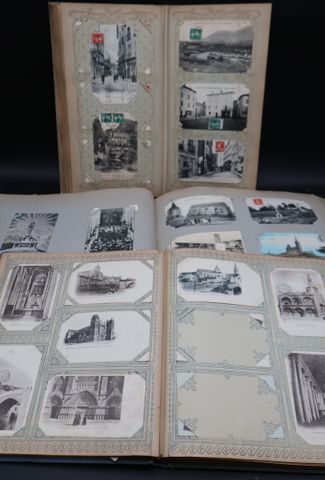 Lot de 3 albums de cartes postales divers. Incomplets