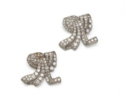 paire de boucles d'oreilles en diamant et plaquées platine