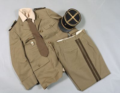 FRANCE. Uniforme de Capitaine du 1°Régiment d'Artillerie, pi…