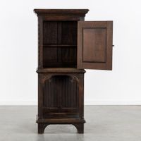 Bahut de style néo-gothique, en bois sculpté, avec des panne… (photo 3)