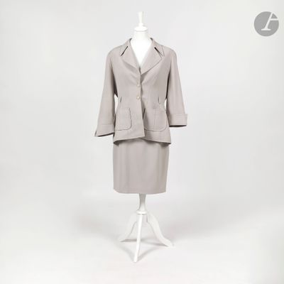 une robe et une veste sur un mannequin, mannequin, mannequin, mannequin, mannequin, mannequin, mannequin, mannequin, mannequin, mannequin, mannequin, mannequin, mannequin, mannequin, mannequin, mannequin, mannequin, mannequin, mannequin, mannequin, mannequin, mannequin, mannequin, mannequin, mannequin, mannequin, mannequin, mannequin, mannequin, mannequin, mannequin, mannequin, mannequin, mannequin, mannequin, mannequin, mannequin, mannequin, mannequin, mannequin, mannequin, mannequin, mannequin