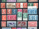 une collection de timbres provenant de différents pays et pays
