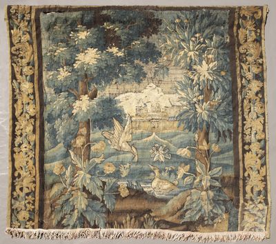 une image d'une tapisserie accrochée au mur d'une pièce