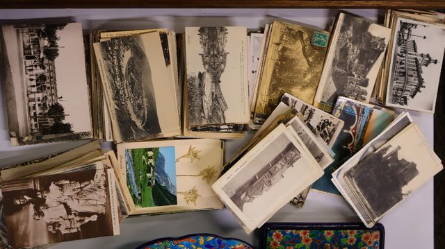 Lot de cartes postales anciennes et semi-modernes