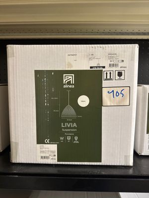deux micro-ondes et un four à micro-ondes posés sur une étagère