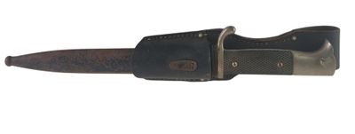 un couteau posé sur un porte-couteau
