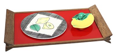 Ensemble comprenant PLATEAU et COUPELLE Vallauris à décor ou…