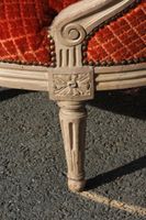 Canapé corbeille en bois peint beige mouluré et sculpté de b… (photo 5)