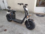a scooter that is parked outside of a building