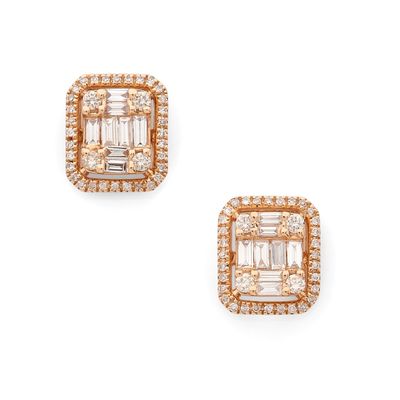 une paire de boucles d'oreilles en diamant et en or rose