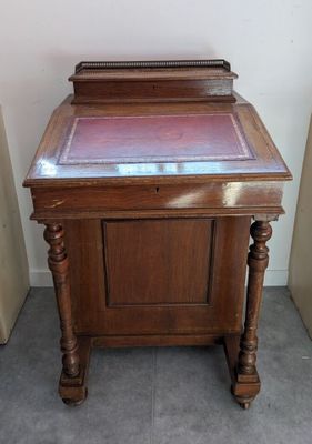 BUREAU dit "Davenport", ouvrant par un petit abattant laissa…