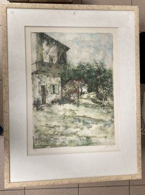 une photo d'un tableau accroché au mur d'une salle de bains