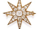 une broche ancienne en forme d'étoile sertie de diamants