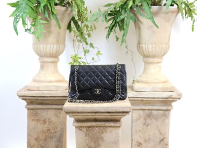 CHANEL - PARIS, Sac à main modèle "Timeless Jumbo", cuir d'a…