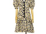 une robe jaune et noire posée sur un mannequin, sur fond blanc