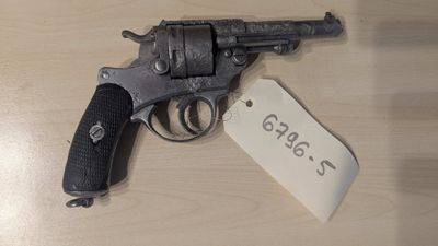 Revolver français modèle 1873, barillet 6 coups, calibre 11m…