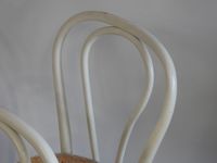 Suite de cinq chaises bistrot en bois laqué blanc type THONE… (photo 6)