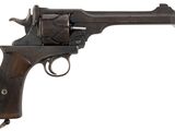 gros plan d'un revolver sur fond blanc
