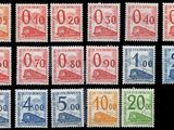 une collection de timbres-poste comportant des numéros différents