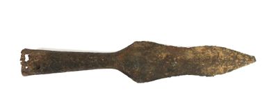 ARCHÉOLOGIE. Pointe de lance gauloise en « flamme ». France,…