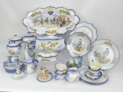 de nombreux types de plats et de bols en porcelaine exposés