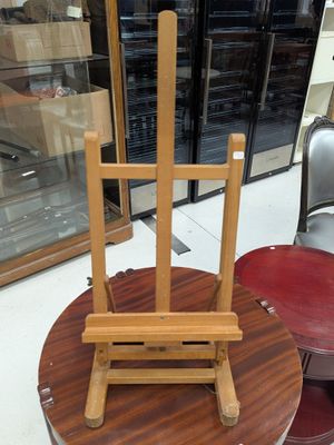 a wooden easer sitting on top of a wooden table