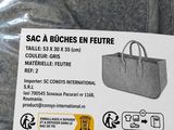 un sac posé sur un autre sac